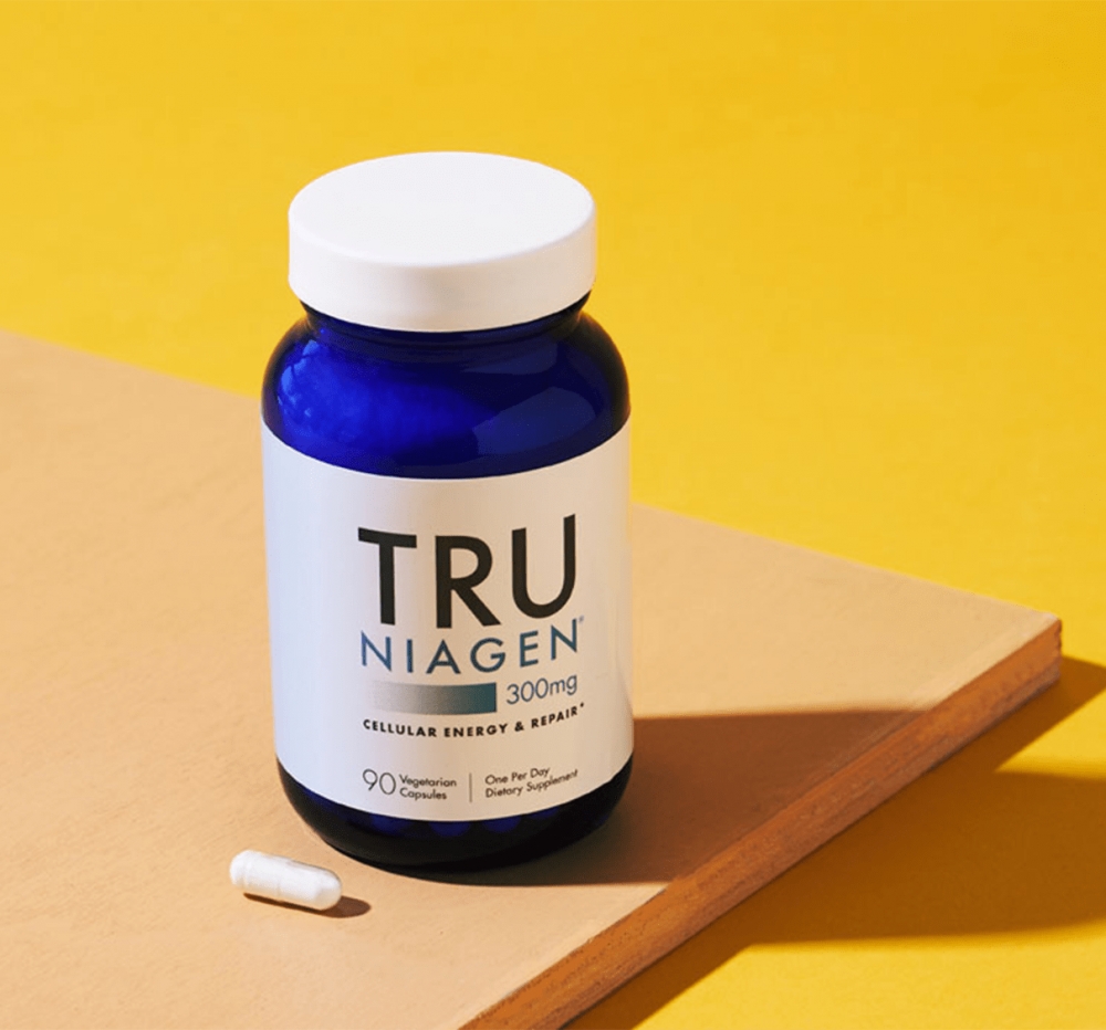 Tru Niagen (Nicotinamid Ribosid= NR) er et patentert kosttilskudd med en rekke vitenskapelige studier bak seg, som vant en pris for «best healthy aging breakthrough product of the year» i 2019.  