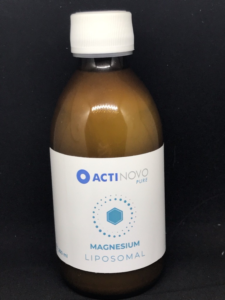 MAGNESIUM LIPOSOMAL Ingredienser
Renset vann, fosfolipider, magnesiumsitrat (200 mg = 53 %*), eplesyre, konserveringsmiddel: naturlig ekstrakt av havtorn* Næringsverdi i henhold til EU -forskrift nr. 1169/2011